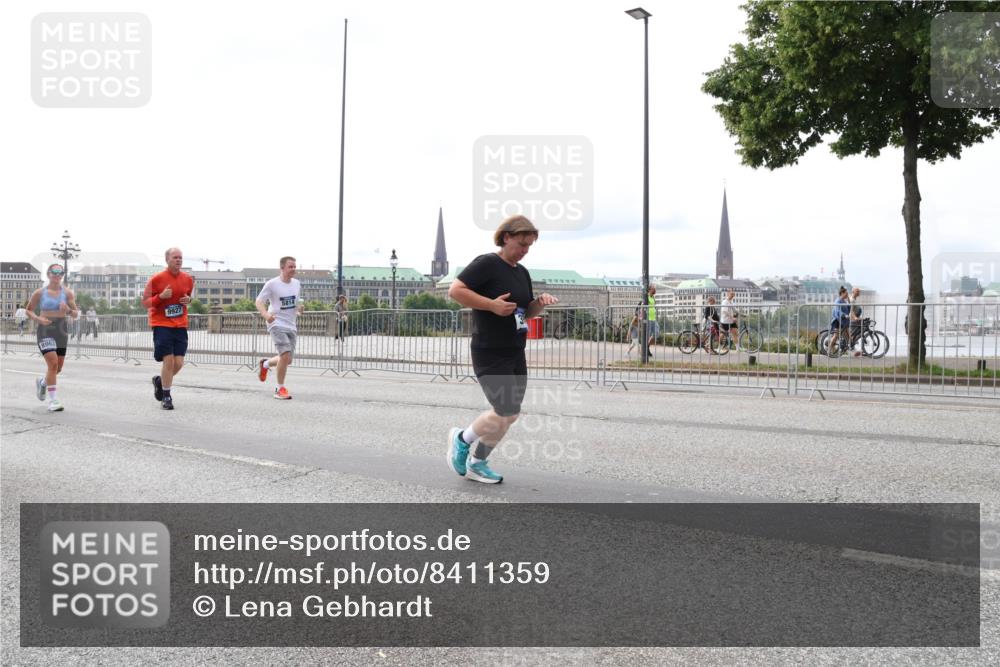29.06.2025 - hella hamburg halbmarathon Lena Gebhardt http://msf.ph/oto/8411359 29.06.2025 10:25:23 Lombardsbrücke 9927, 8962, 1093, 1627, 1740, 2000, 2278, 3343, 3920, 3961, 3963, 4008, 4010, 5028, 5564, 5814, 6869, 7778, 8083, 8962, 9573, 9811, 9927, 10845, 10846, 11157, 11400, 11662, 11921, 13510, 13653, 13842, 14086, 14649, 14936, 15016, 15119, 15153, 15283, 15679, 15942, 16421, 16422, 17185, 17954, 18194, 18198 meine-sportfotos.de