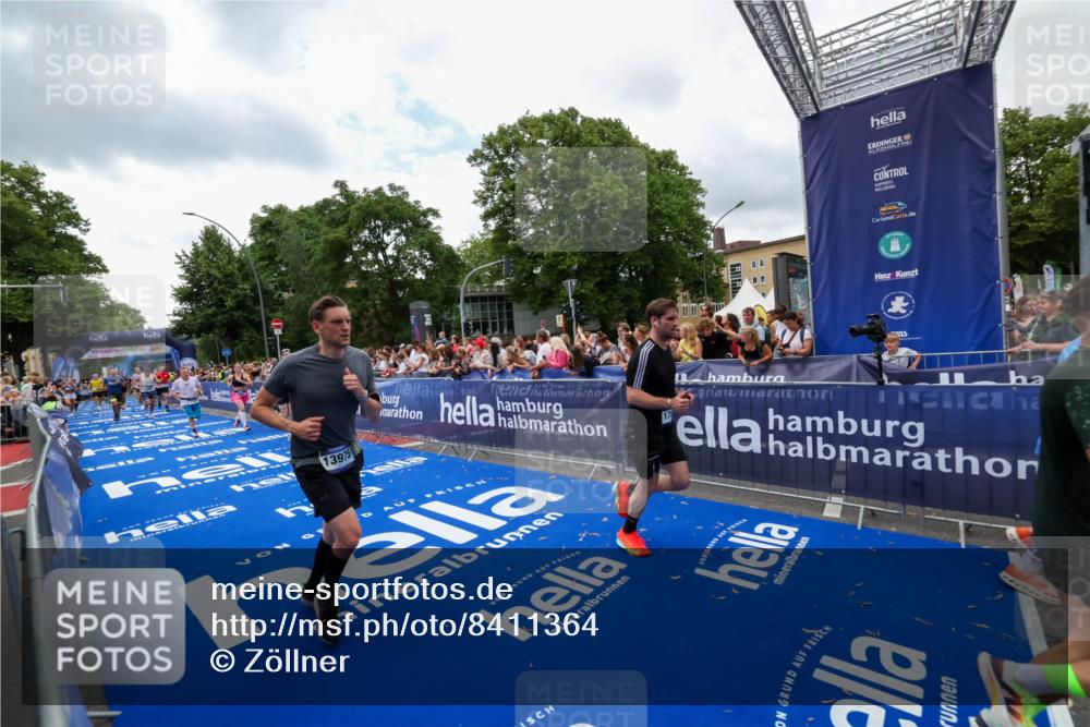 29.06.2025 - hella hamburg halbmarathon Zöllner http://msf.ph/oto/8411364 29.06.2025 10:45:53 Ziel 3477, 4345, 4854, 6290, 7385, 10792, 11821, 13975, 14374, 14911, 16624, 17835, 18185 meine-sportfotos.de