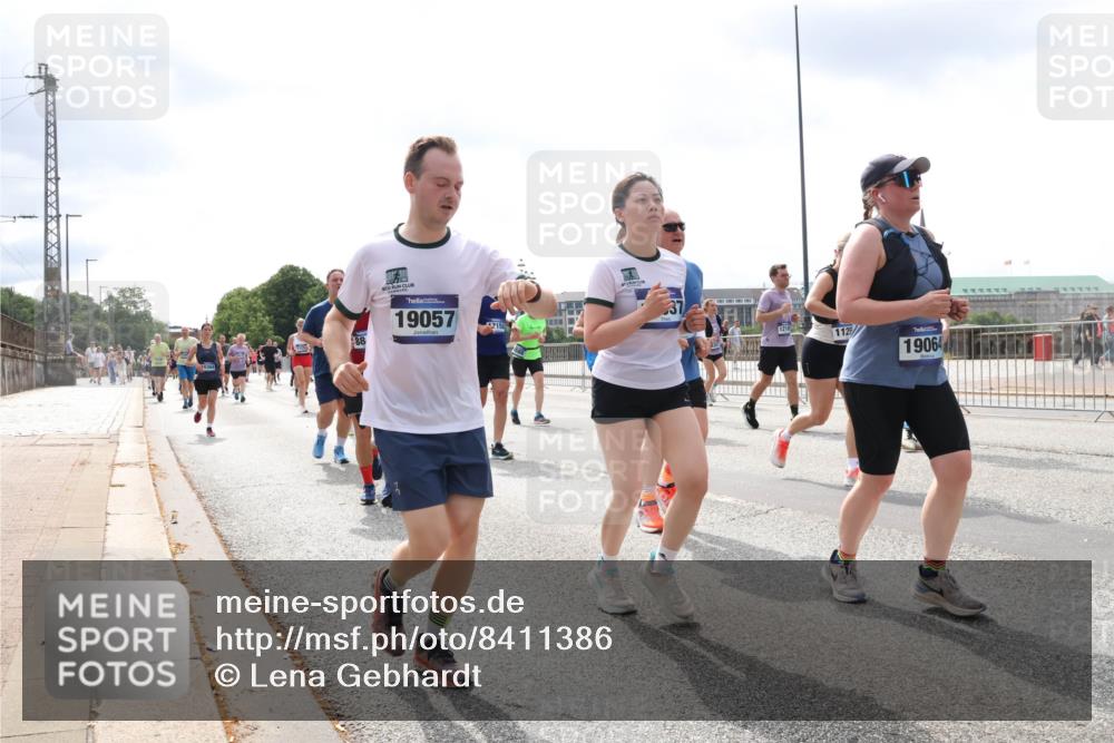 29.06.2025 - hella hamburg halbmarathon Lena Gebhardt http://msf.ph/oto/8411386 29.06.2025 10:41:50 Lombardsbrücke 88, 19057, 121, 1125, 19064, 1039, 1314, 1509, 1536, 1542, 1623, 1648, 1712, 1752, 2145, 2153, 2258, 2523, 2974, 3276, 3326, 3344, 3459, 3460, 3568, 3623, 4329, 4415, 4541, 4610, 4735, 4736, 4787, 5432, 5671, 5942, 6136, 6137, 6153, 6250, 6320, 6430, 6436, 6450, 6618, 6793, 6837, 6846, 6894, 7022, 7023, 7477, 7955, 7968, 8004, 8162, 8163, 8300, 8301, 8443, 8848, 8897, 8908, 9008, 9223, 9467, 9588, 10027, 10348, 10483, 10623, 11011, 11166 meine-sportfotos.de