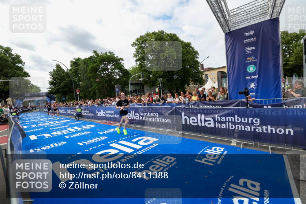 29.06.2025 - hella hamburg halbmarathon Zöllner http://msf.ph/oto/8411388 29.06.2025 10:22:06 Ziel 13751, 16068, 17886 meine-sportfotos.de