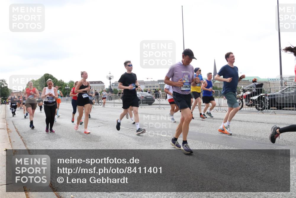 29.06.2025 - hella hamburg halbmarathon Lena Gebhardt http://msf.ph/oto/8411401 29.06.2025 10:51:08 Lombardsbrücke 14010, 8200, 146, 10636, 0727, 1129, 1203, 1208, 1404, 1478, 1617, 1930, 2200, 2202, 2358, 2380, 2484, 2485, 2859, 3184, 3229, 3647, 3838, 3934, 4156, 4652, 4695, 4713, 4771, 4848, 4920, 5286, 5289, 5357, 5530, 6178, 6961, 7012, 7133, 7141, 7161, 7770, 7771, 7825, 7938, 8040, 8200, 8410, 8672, 8779, 8833, 8986, 9096, 9166, 9167, 9168, 9582, 9583, 9763, 9933, 10029, 10437, 10552, 10614, 10636, 11034, 11052, 11252, 11575, 11577, 12392, 12393, 14534 meine-sportfotos.de