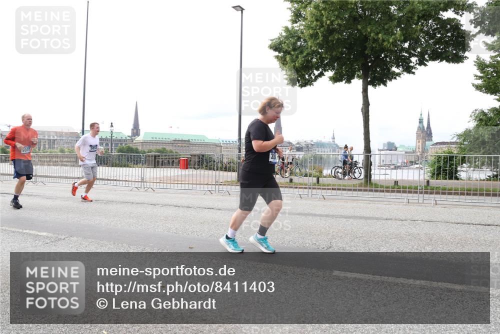29.06.2025 - hella hamburg halbmarathon Lena Gebhardt http://msf.ph/oto/8411403 29.06.2025 10:25:24 Lombardsbrücke 9927, 5814, 1093, 1305, 1627, 1740, 2000, 2278, 3343, 3920, 3961, 3963, 5028, 5564, 5814, 6869, 7778, 8083, 8962, 9573, 9811, 9927, 10845, 10846, 11157, 11400, 11662, 11921, 13510, 13653, 13842, 14086, 14649, 14936, 15016, 15119, 15153, 15283, 15679, 15942, 16421, 16422, 17185, 17954, 18194, 18198 meine-sportfotos.de