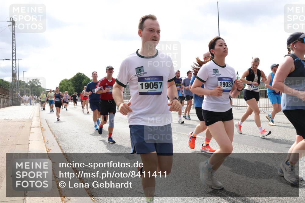 29.06.2025 - hella hamburg halbmarathon Lena Gebhardt http://msf.ph/oto/8411411 29.06.2025 10:41:50 Lombardsbrücke 19057, 19037, 11253, 1039, 1314, 1509, 1536, 1542, 1623, 1648, 1712, 1752, 2145, 2153, 2258, 2523, 2974, 3276, 3326, 3344, 3459, 3460, 3568, 3623, 4329, 4415, 4541, 4610, 4735, 4736, 4787, 5432, 5671, 5942, 6136, 6137, 6153, 6250, 6320, 6430, 6436, 6450, 6618, 6793, 6837, 6846, 6894, 7022, 7023, 7477, 7955, 7968, 8004, 8162, 8163, 8300, 8301, 8443, 8848, 8897, 8908, 9008, 9223, 9467, 9588, 10027, 10348, 10483, 10623, 11011, 11166 meine-sportfotos.de