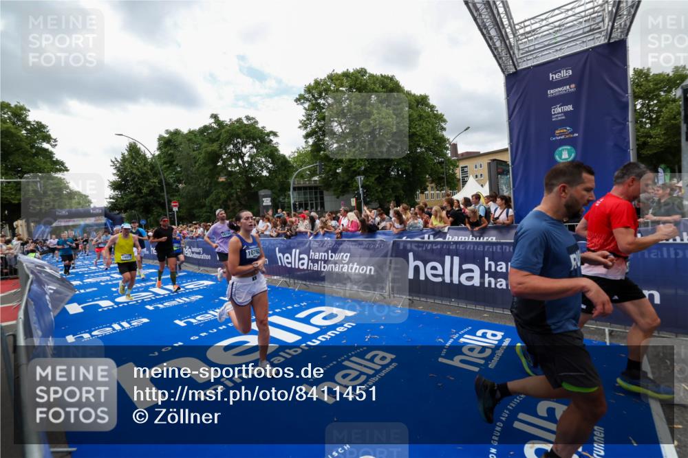 29.06.2025 - hella hamburg halbmarathon Zöllner http://msf.ph/oto/8411451 29.06.2025 10:46:00 Ziel 2189, 3477, 4277, 6532, 8269, 8577, 8871, 10792, 11821, 12084, 14462, 14911, 15149, 17008, 18185, 19116 meine-sportfotos.de