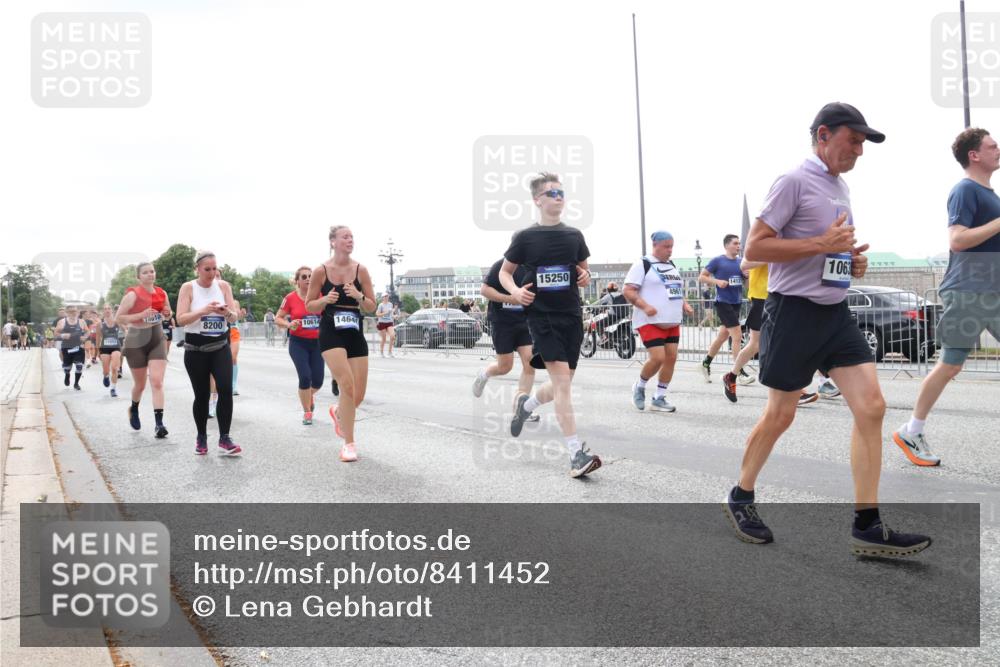 29.06.2025 - hella hamburg halbmarathon Lena Gebhardt http://msf.ph/oto/8411452 29.06.2025 10:51:08 Lombardsbrücke 11052, 14010, 8200, 10614, 1464, 15250, 4961, 1063, 2, 1129, 1203, 1208, 1404, 1478, 1617, 1930, 2200, 2202, 2358, 2380, 2484, 2485, 2859, 3184, 3229, 3647, 3838, 3934, 4156, 4652, 4695, 4713, 4771, 4848, 4920, 5286, 5289, 5357, 5530, 6178, 6961, 7012, 7133, 7141, 7161, 7770, 7771, 7825, 7938, 8040, 8200, 8410, 8672, 8779, 8833, 8986, 9096, 9166, 9167, 9168, 9582, 9583, 9763, 9933, 10029, 10437, 10552, 10614, 10636, 11034, 11052, 11252, 11575, 11577, 12392, 12393, 14534 meine-sportfotos.de