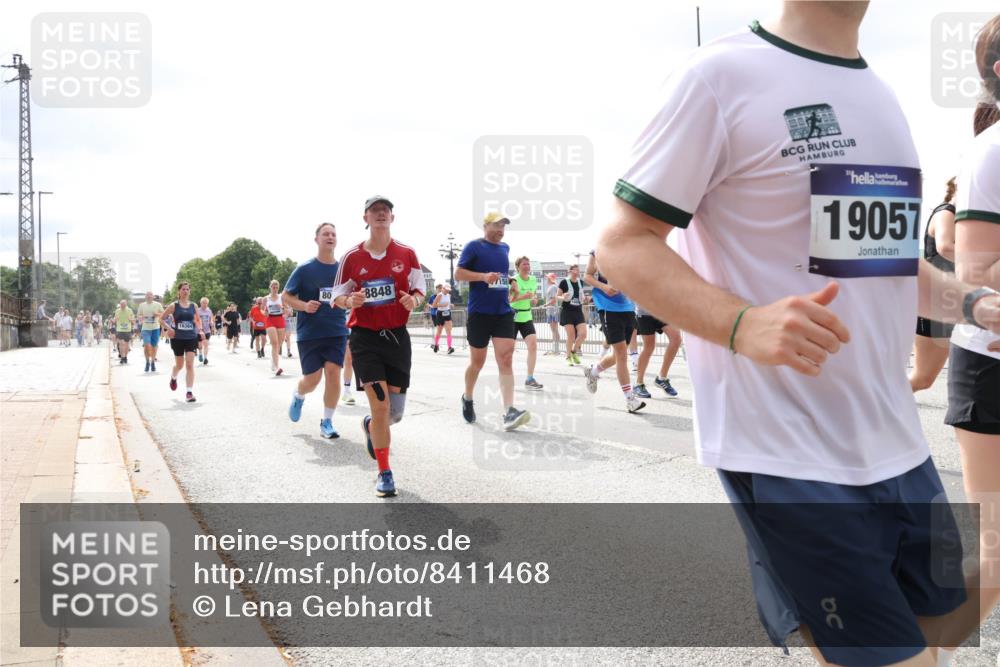 29.06.2025 - hella hamburg halbmarathon Lena Gebhardt http://msf.ph/oto/8411468 29.06.2025 10:41:51 Lombardsbrücke 16364, 80, 8848, 158, 19057, 1039, 1314, 1509, 1536, 1542, 1623, 1648, 1712, 1752, 2145, 2153, 2258, 2523, 2974, 3276, 3326, 3344, 3459, 3460, 3568, 3623, 4329, 4415, 4541, 4610, 4735, 4736, 4787, 5432, 5671, 5942, 6136, 6137, 6153, 6320, 6430, 6436, 6450, 6618, 6793, 6837, 6846, 6894, 7022, 7023, 7477, 7955, 7968, 8004, 8162, 8163, 8300, 8301, 8443, 8848, 8897, 8908, 9008, 9223, 9467, 9588, 10027, 10348, 10483, 10623, 11011, 11166 meine-sportfotos.de