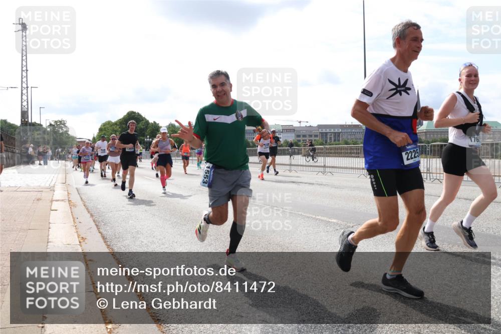 29.06.2025 - hella hamburg halbmarathon Lena Gebhardt http://msf.ph/oto/8411472 29.06.2025 10:17:08 Lombardsbrücke 1701, 13605, 1553, 2225, 176, 1083, 1117, 1137, 1240, 1298, 1331, 1348, 1356, 1403, 1477, 1553, 1602, 2225, 2860, 2908, 3088, 3176, 3210, 3450, 3464, 3466, 3622, 3802, 3803, 5023, 5036, 5037, 5390, 5929, 5930, 5995, 6126, 6128, 6328, 6520, 6522, 6742, 6941, 6948, 7011, 7114, 7115, 7257, 7345, 7360, 7376, 7410, 7445, 7647, 7924, 7928, 7945, 8210, 8253, 8263, 8309, 8433, 8513, 8558, 8619, 8983, 9091, 9152, 9208, 9259, 9332, 9492, 9676, 10232 meine-sportfotos.de