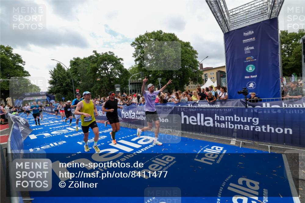 29.06.2025 - hella hamburg halbmarathon Zöllner http://msf.ph/oto/8411477 29.06.2025 10:46:01 Ziel 2189, 4277, 5648, 6532, 8269, 8577, 8871, 10792, 11821, 11936, 12084, 14462, 14911, 15149, 17008, 18081, 18185, 19116 meine-sportfotos.de