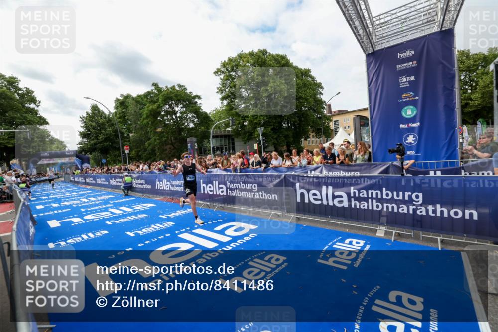 29.06.2025 - hella hamburg halbmarathon Zöllner http://msf.ph/oto/8411486 29.06.2025 10:22:10 Ziel 16068, 17886, 18693 meine-sportfotos.de