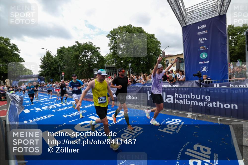 29.06.2025 - hella hamburg halbmarathon Zöllner http://msf.ph/oto/8411487 29.06.2025 10:46:01 Ziel 2189, 4277, 5648, 6532, 8269, 8577, 8871, 10792, 11821, 11936, 12084, 14462, 14911, 15149, 17008, 18081, 18185, 19116 meine-sportfotos.de