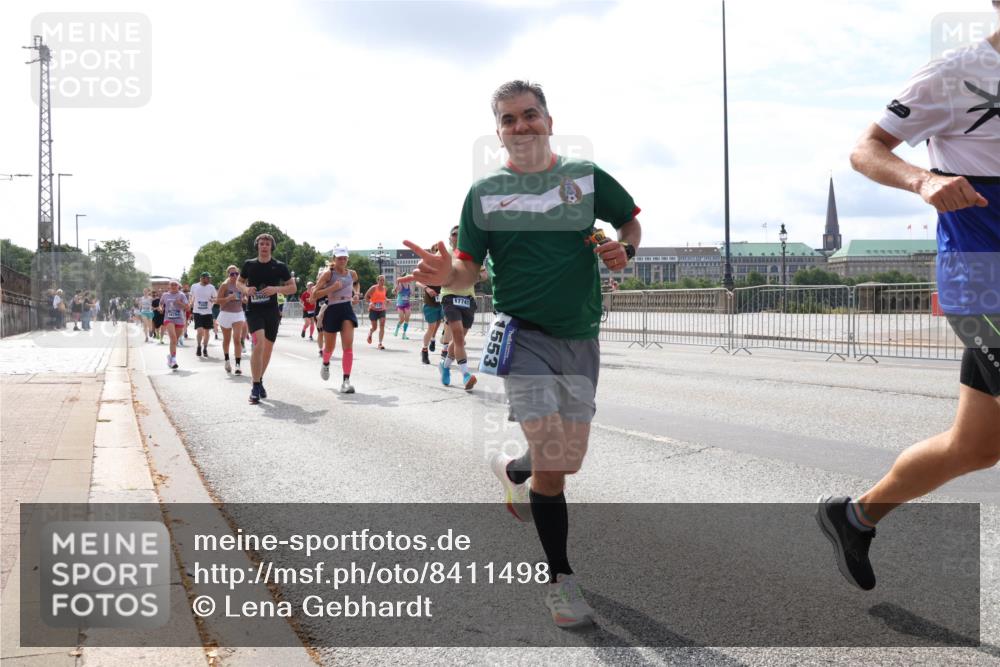 29.06.2025 - hella hamburg halbmarathon Lena Gebhardt http://msf.ph/oto/8411498 29.06.2025 10:17:09 Lombardsbrücke 17741, 1360, 1083, 1117, 1137, 1240, 1298, 1331, 1348, 1356, 1403, 1477, 1553, 1602, 2225, 2860, 2908, 3088, 3176, 3210, 3450, 3464, 3466, 3622, 3802, 3803, 5023, 5036, 5037, 5390, 5929, 5930, 5995, 6126, 6128, 6328, 6520, 6522, 6742, 6941, 6948, 7011, 7114, 7115, 7257, 7345, 7360, 7376, 7410, 7445, 7647, 7924, 7928, 7945, 8210, 8253, 8263, 8309, 8433, 8513, 8558, 8619, 8895, 8983, 9091, 9152, 9208, 9259, 9332, 9492, 9676 meine-sportfotos.de
