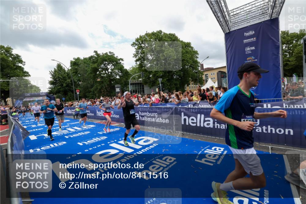 29.06.2025 - hella hamburg halbmarathon Zöllner http://msf.ph/oto/8411516 29.06.2025 10:46:03 Ziel 2189, 4277, 5648, 6460, 6532, 8269, 8577, 8871, 11936, 12084, 12269, 14462, 14804, 15149, 17008, 18081, 19116 meine-sportfotos.de