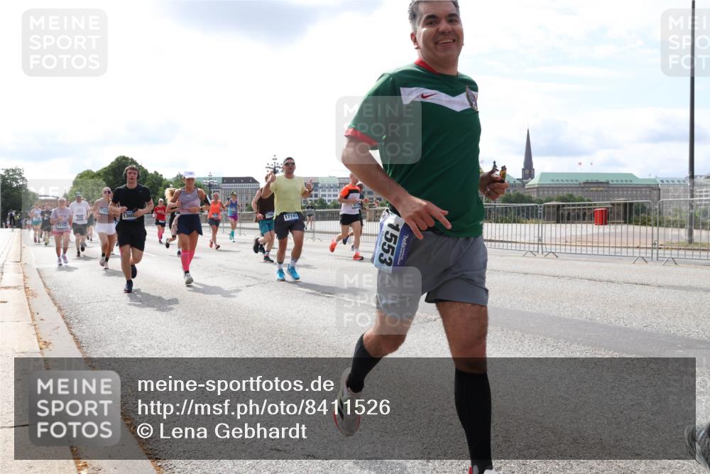 29.06.2025 - hella hamburg halbmarathon Lena Gebhardt http://msf.ph/oto/8411526 29.06.2025 10:17:09 Lombardsbrücke 16704, 1701, 1360, 17741, 1553, 1083, 1117, 1137, 1240, 1298, 1331, 1348, 1356, 1403, 1477, 1553, 1602, 2225, 2860, 2908, 3088, 3176, 3210, 3450, 3464, 3466, 3622, 3802, 3803, 5023, 5036, 5037, 5390, 5929, 5930, 5995, 6126, 6128, 6328, 6520, 6522, 6742, 6941, 6948, 7011, 7114, 7115, 7257, 7345, 7360, 7376, 7410, 7445, 7647, 7924, 7928, 7945, 8210, 8253, 8263, 8309, 8433, 8513, 8558, 8619, 8895, 8983, 9091, 9152, 9208, 9259, 9332, 9492, 9676 meine-sportfotos.de