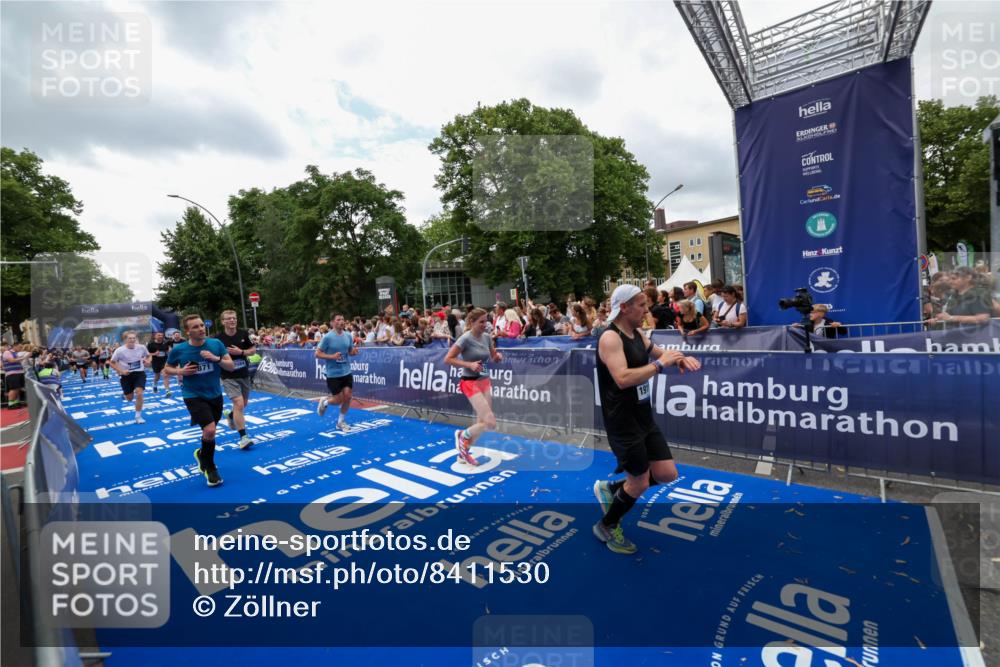 29.06.2025 - hella hamburg halbmarathon Zöllner http://msf.ph/oto/8411530 29.06.2025 10:46:03 Ziel 2189, 4277, 5648, 6460, 6532, 8269, 8577, 8871, 11936, 12084, 12269, 14462, 14804, 15149, 17008, 18081, 19116 meine-sportfotos.de