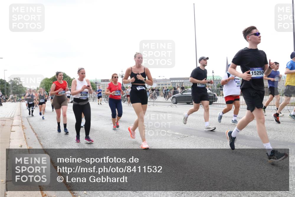 29.06.2025 - hella hamburg halbmarathon Lena Gebhardt http://msf.ph/oto/8411532 29.06.2025 10:51:09 Lombardsbrücke 14010, 46, 17295, 496, 8200, 10614, 15250, 1412, 1129, 1203, 1208, 1404, 1478, 1617, 1930, 2200, 2202, 2358, 2380, 2484, 2485, 2859, 3184, 3229, 3647, 3934, 4156, 4652, 4713, 4771, 4848, 4878, 4920, 5286, 5289, 5357, 5394, 5530, 6178, 6961, 7012, 7133, 7141, 7161, 7769, 7770, 7771, 7825, 8040, 8200, 8410, 8672, 8779, 8833, 8986, 9096, 9166, 9167, 9168, 9582, 9583, 9763, 10029, 10437, 10552, 10614, 10636, 11034, 11052, 11252, 11575, 11577, 12392, 12393, 14534 meine-sportfotos.de
