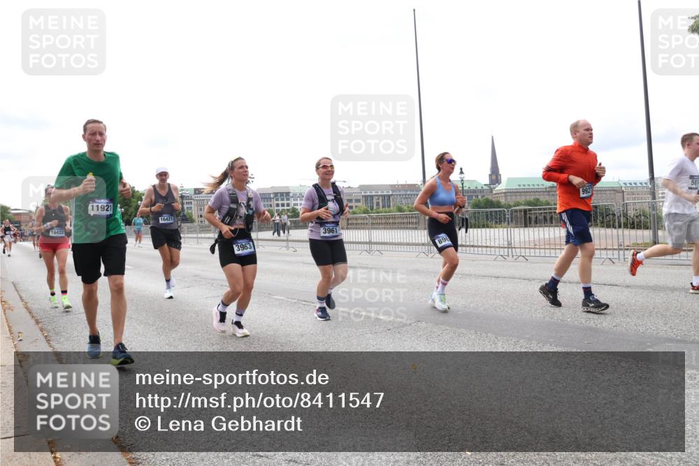 29.06.2025 - hella hamburg halbmarathon Lena Gebhardt http://msf.ph/oto/8411547 29.06.2025 10:25:25 Lombardsbrücke 16422, 11921, 16421, 3961, 3963, 896, 9927, 581, 1093, 1305, 1627, 1740, 2000, 2278, 3343, 3920, 3961, 3963, 5028, 5564, 5814, 6869, 7778, 8083, 8962, 9573, 9811, 9927, 10845, 10846, 11157, 11400, 11662, 11921, 13510, 13653, 13842, 14086, 14649, 14936, 15016, 15119, 15153, 15283, 15679, 15942, 16289, 16381, 16421, 16422, 17185, 17954 meine-sportfotos.de