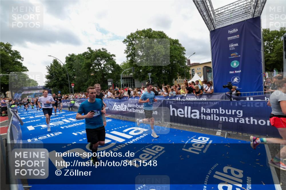29.06.2025 - hella hamburg halbmarathon Zöllner http://msf.ph/oto/8411548 29.06.2025 10:46:04 Ziel 2189, 4277, 5648, 6460, 8269, 8577, 8871, 9585, 11936, 12084, 12269, 13630, 14462, 14804, 17008, 18081, 19116 meine-sportfotos.de