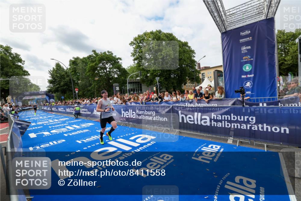 29.06.2025 - hella hamburg halbmarathon Zöllner http://msf.ph/oto/8411558 29.06.2025 10:22:15 Ziel 10650, 18693 meine-sportfotos.de