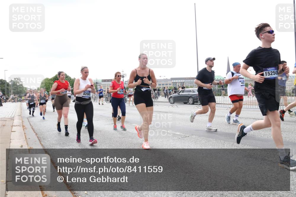 29.06.2025 - hella hamburg halbmarathon Lena Gebhardt http://msf.ph/oto/8411559 29.06.2025 10:51:09 Lombardsbrücke 11052, 14010, 8200, 0614, 15250, 1412, 496, 1129, 1203, 1208, 1404, 1478, 1617, 1930, 2200, 2202, 2358, 2380, 2484, 2485, 2859, 3184, 3229, 3647, 3934, 4156, 4652, 4713, 4771, 4848, 4878, 4920, 5286, 5289, 5357, 5394, 5530, 6178, 6961, 7012, 7133, 7141, 7161, 7769, 7770, 7771, 7825, 8040, 8200, 8410, 8672, 8779, 8833, 8986, 9096, 9166, 9167, 9168, 9582, 9583, 9763, 10029, 10437, 10552, 10614, 10636, 11034, 11052, 11252, 11575, 11577, 12392, 12393, 14534 meine-sportfotos.de