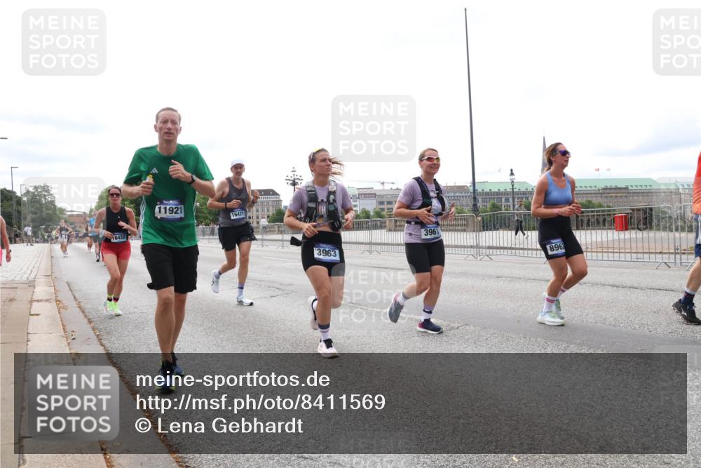 29.06.2025 - hella hamburg halbmarathon Lena Gebhardt http://msf.ph/oto/8411569 29.06.2025 10:25:25 Lombardsbrücke 16422, 11921, 16421, 3963, 3961, 896, 1093, 1305, 1627, 1740, 2000, 2278, 3343, 3920, 3961, 3963, 5028, 5564, 5814, 6869, 7778, 8083, 8962, 9573, 9811, 9927, 10845, 10846, 11157, 11400, 11662, 11921, 13510, 13653, 13842, 14086, 14649, 14936, 15016, 15119, 15153, 15283, 15679, 15942, 16289, 16381, 16421, 16422, 17185, 17954 meine-sportfotos.de