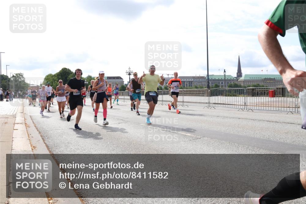 29.06.2025 - hella hamburg halbmarathon Lena Gebhardt http://msf.ph/oto/8411582 29.06.2025 10:17:09 Lombardsbrücke 13605, 17984, 17741, 1083, 1117, 1137, 1240, 1298, 1331, 1348, 1356, 1403, 1477, 1553, 1602, 2225, 2860, 2908, 3088, 3176, 3210, 3450, 3464, 3466, 3622, 3802, 3803, 5023, 5036, 5037, 5390, 5929, 5930, 5995, 6126, 6128, 6328, 6520, 6522, 6742, 6941, 6948, 7011, 7114, 7115, 7257, 7345, 7360, 7376, 7410, 7445, 7647, 7924, 7928, 7945, 8210, 8253, 8263, 8309, 8433, 8513, 8558, 8619, 8895, 8983, 9091, 9152, 9208, 9259, 9332, 9492, 9676 meine-sportfotos.de