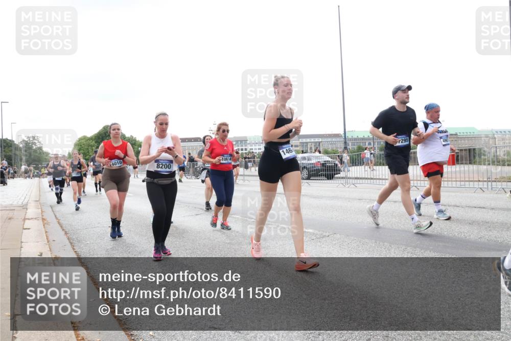 29.06.2025 - hella hamburg halbmarathon Lena Gebhardt http://msf.ph/oto/8411590 29.06.2025 10:51:09 Lombardsbrücke 11052, 4010, 8200, 10614, 146, 7295, 4961, 1129, 1203, 1208, 1404, 1478, 1617, 1930, 2200, 2202, 2358, 2380, 2484, 2485, 2859, 3184, 3229, 3647, 3934, 4156, 4652, 4713, 4771, 4848, 4878, 4920, 5286, 5289, 5357, 5394, 5530, 6178, 6961, 7012, 7133, 7141, 7161, 7769, 7770, 7771, 7825, 8040, 8200, 8410, 8672, 8779, 8833, 8986, 9096, 9166, 9167, 9168, 9582, 9583, 9763, 10029, 10437, 10552, 10614, 10636, 11034, 11052, 11252, 11575, 11577, 12392, 12393, 14534 meine-sportfotos.de