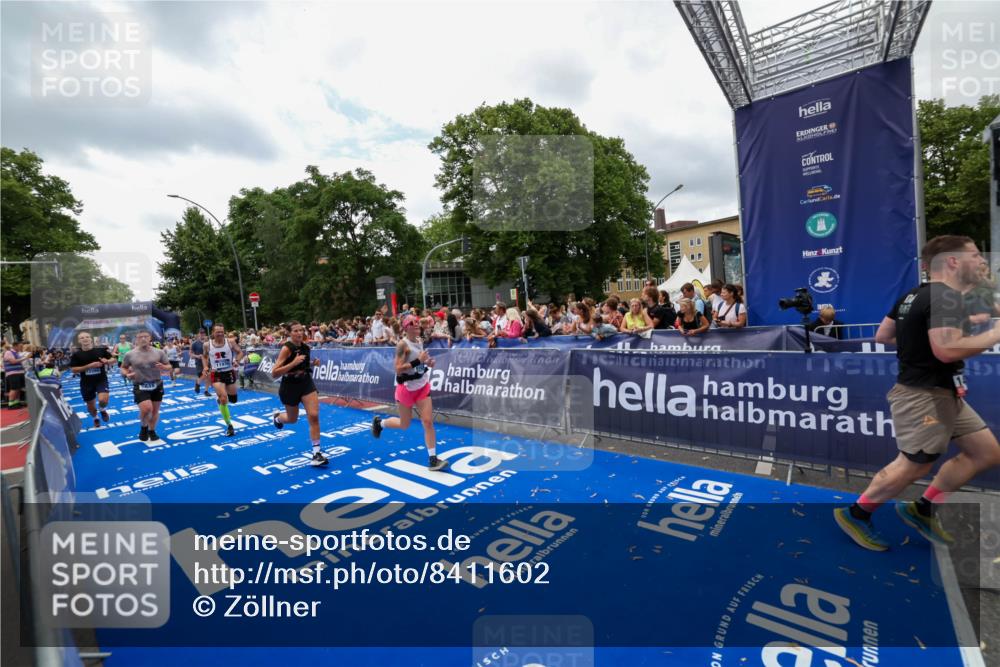 29.06.2025 - hella hamburg halbmarathon Zöllner http://msf.ph/oto/8411602 29.06.2025 10:46:08 Ziel 2189, 2707, 5648, 6460, 7961, 8269, 9585, 11125, 11936, 12269, 13630, 14462, 14804, 16136, 16466, 16475, 18081, 18702 meine-sportfotos.de