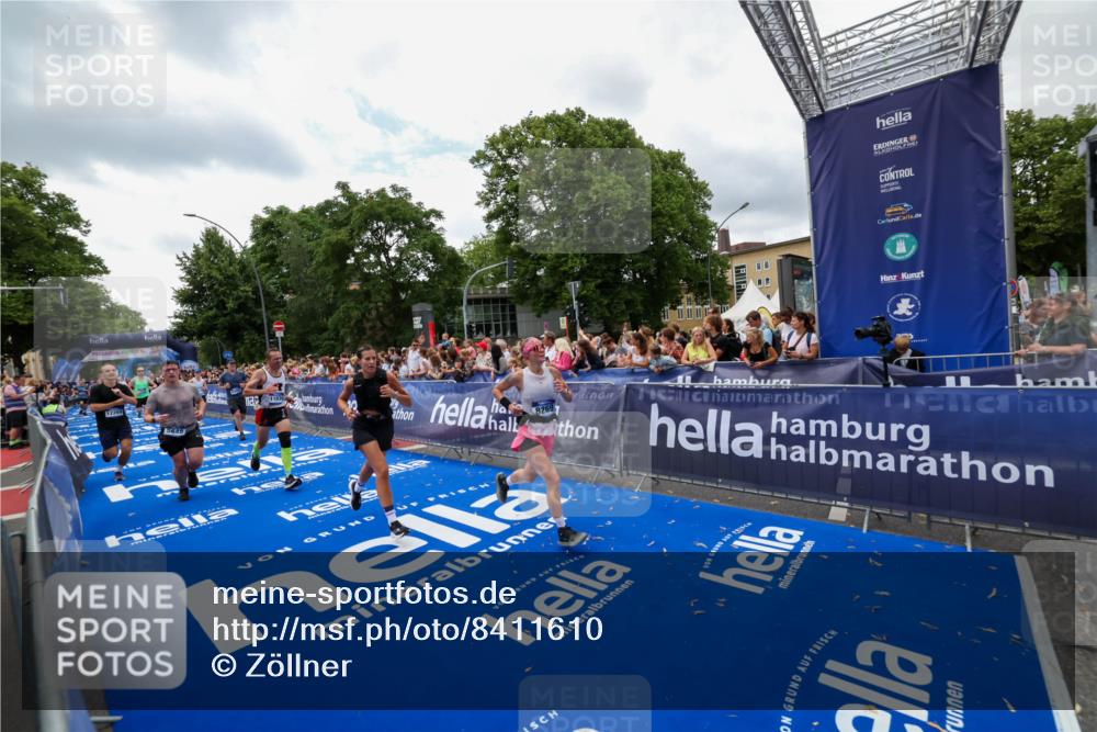 29.06.2025 - hella hamburg halbmarathon Zöllner http://msf.ph/oto/8411610 29.06.2025 10:46:08 Ziel 2189, 2707, 5648, 6460, 7961, 8269, 9585, 11125, 11936, 12269, 13630, 14462, 14804, 16136, 16466, 16475, 18081, 18702 meine-sportfotos.de