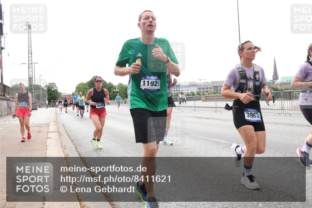 29.06.2025 - hella hamburg halbmarathon Lena Gebhardt http://msf.ph/oto/8411621 29.06.2025 10:25:26 Lombardsbrücke 6478, 16422, 11921, 3963, 1093, 1305, 1481, 1627, 1740, 2000, 2278, 3343, 3920, 3961, 3963, 5028, 5564, 5814, 6869, 7778, 8083, 8881, 8962, 9573, 9811, 9927, 10845, 10846, 11157, 11400, 11662, 11921, 13510, 13653, 13842, 14086, 14649, 14936, 15016, 15119, 15153, 15283, 15679, 16289, 16381, 16421, 16422, 17185, 17954 meine-sportfotos.de
