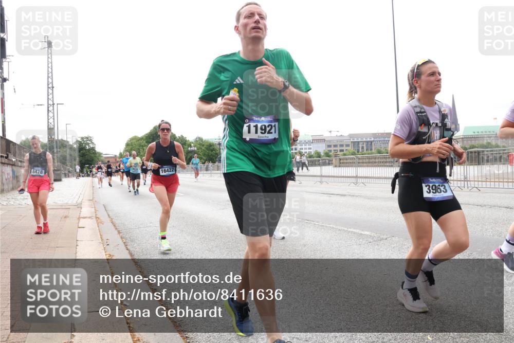 29.06.2025 - hella hamburg halbmarathon Lena Gebhardt http://msf.ph/oto/8411636 29.06.2025 10:25:26 Lombardsbrücke 6478, 16422, 11921, 3963, 1093, 1305, 1481, 1627, 1740, 2000, 2278, 3343, 3920, 3961, 3963, 5028, 5564, 5814, 6869, 7778, 8083, 8881, 8962, 9573, 9811, 9927, 10845, 10846, 11157, 11400, 11662, 11921, 13510, 13653, 13842, 14086, 14649, 14936, 15016, 15119, 15153, 15283, 15679, 16289, 16381, 16421, 16422, 17185, 17954 meine-sportfotos.de