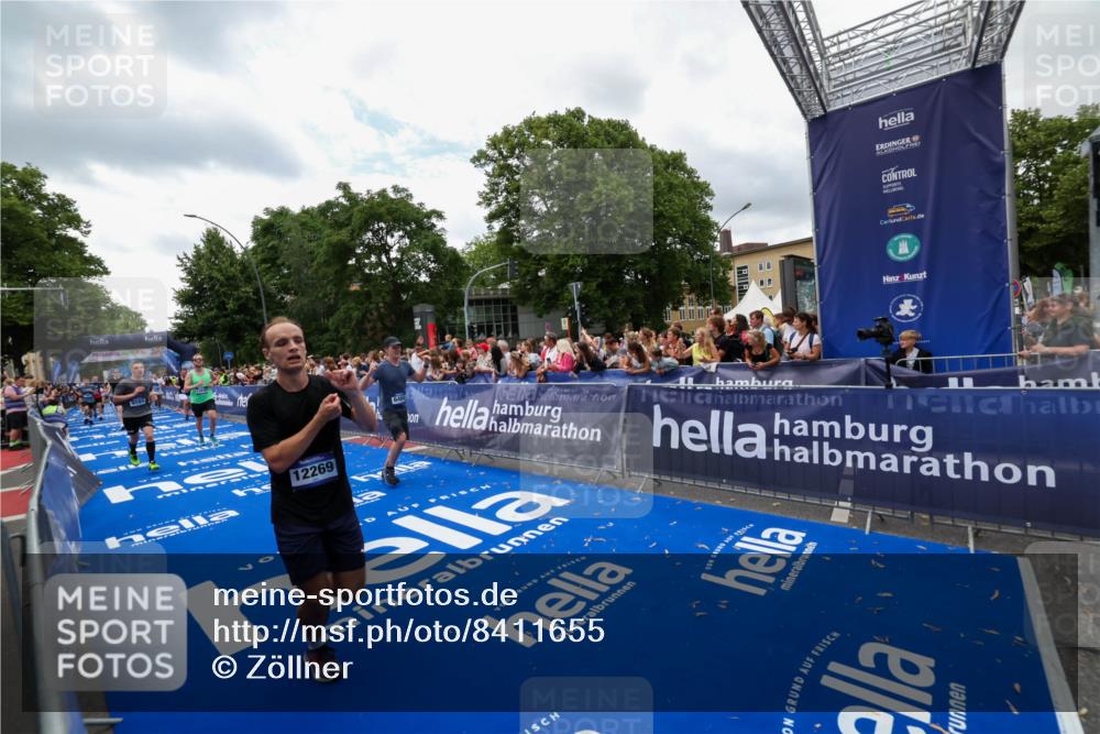 29.06.2025 - hella hamburg halbmarathon Zöllner http://msf.ph/oto/8411655 29.06.2025 10:46:10 Ziel 1759, 2707, 3087, 5648, 6460, 7450, 7961, 9585, 11125, 11936, 12269, 13630, 14804, 16136, 16466, 16475, 18081, 18702 meine-sportfotos.de