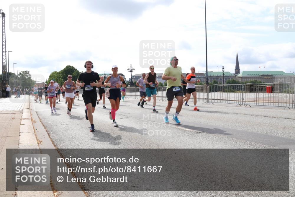 29.06.2025 - hella hamburg halbmarathon Lena Gebhardt http://msf.ph/oto/8411667 29.06.2025 10:17:10 Lombardsbrücke 16704, 17010, 13605, 17984, 17741, 1083, 1117, 1137, 1240, 1298, 1331, 1348, 1356, 1403, 1477, 1553, 1602, 2225, 2860, 2908, 3088, 3176, 3210, 3450, 3464, 3466, 3622, 3802, 3803, 5023, 5036, 5037, 5390, 5929, 5930, 5995, 6126, 6128, 6328, 6520, 6522, 6742, 6941, 6948, 7011, 7114, 7115, 7257, 7345, 7360, 7376, 7410, 7445, 7647, 7924, 7928, 7945, 8210, 8253, 8263, 8309, 8351, 8433, 8513, 8558, 8619, 8895, 8983, 9091, 9152, 9208, 9259, 9332, 9492 meine-sportfotos.de