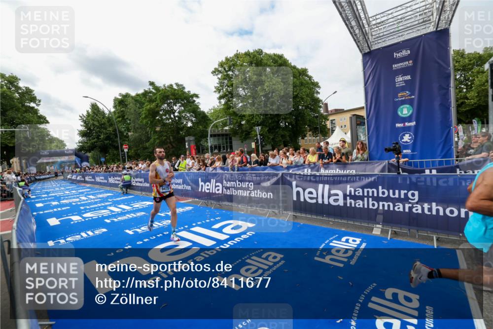 29.06.2025 - hella hamburg halbmarathon Zöllner http://msf.ph/oto/8411677 29.06.2025 10:22:30 Ziel 4571, 9475 meine-sportfotos.de