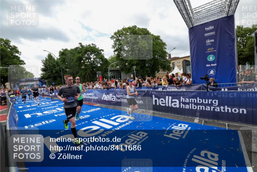 29.06.2025 - hella hamburg halbmarathon Zöllner http://msf.ph/oto/8411686 29.06.2025 10:46:12 Ziel 1759, 2707, 3087, 6460, 7450, 7961, 9585, 11094, 11125, 13630, 14804, 16136, 16466, 16475, 18702, 18797 meine-sportfotos.de