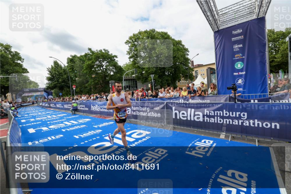 29.06.2025 - hella hamburg halbmarathon Zöllner http://msf.ph/oto/8411691 29.06.2025 10:22:30 Ziel 4571, 9475 meine-sportfotos.de