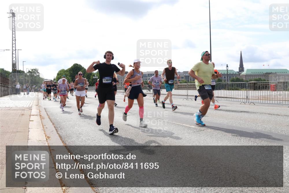 29.06.2025 - hella hamburg halbmarathon Lena Gebhardt http://msf.ph/oto/8411695 29.06.2025 10:17:10 Lombardsbrücke 16704, 13605, 17010, 18571, 17984, 17741, 3210, 1083, 1117, 1137, 1240, 1298, 1331, 1348, 1356, 1403, 1477, 1553, 1602, 2225, 2860, 2908, 3088, 3176, 3210, 3450, 3464, 3466, 3622, 3802, 3803, 5023, 5036, 5037, 5390, 5929, 5930, 5995, 6126, 6128, 6328, 6520, 6522, 6742, 6941, 6948, 7011, 7114, 7115, 7257, 7345, 7360, 7376, 7410, 7445, 7647, 7924, 7928, 7945, 8210, 8253, 8263, 8309, 8351, 8433, 8513, 8558, 8619, 8895, 8983, 9091, 9152, 9208, 9259, 9332, 9492 meine-sportfotos.de
