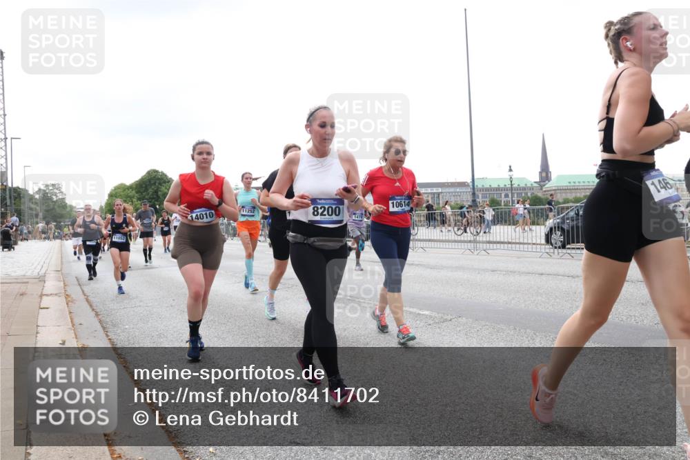 29.06.2025 - hella hamburg halbmarathon Lena Gebhardt http://msf.ph/oto/8411702 29.06.2025 10:51:10 Lombardsbrücke 14010, 11052, 11252, 8200, 1478, 10614, 146, 1129, 1203, 1208, 1404, 1478, 1617, 1930, 2200, 2202, 2358, 2380, 2484, 2485, 2859, 3184, 3229, 3647, 3934, 4156, 4652, 4713, 4771, 4848, 4878, 4920, 5286, 5289, 5357, 5394, 5530, 6178, 6961, 7012, 7133, 7141, 7161, 7769, 7770, 7771, 7825, 8040, 8200, 8410, 8672, 8779, 8986, 9166, 9167, 9168, 9582, 9583, 9763, 10029, 10437, 10552, 10614, 10636, 11034, 11052, 11252, 11575, 11577, 12392, 12393, 14534 meine-sportfotos.de