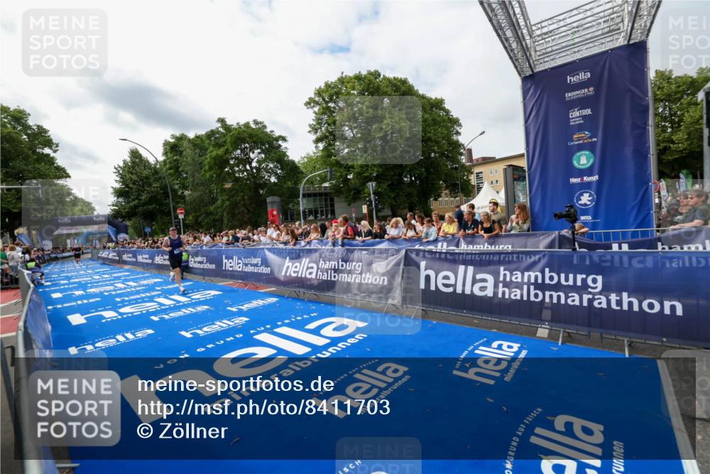 29.06.2025 - hella hamburg halbmarathon Zöllner http://msf.ph/oto/8411703 29.06.2025 10:22:39 Ziel 2618, 3720 meine-sportfotos.de