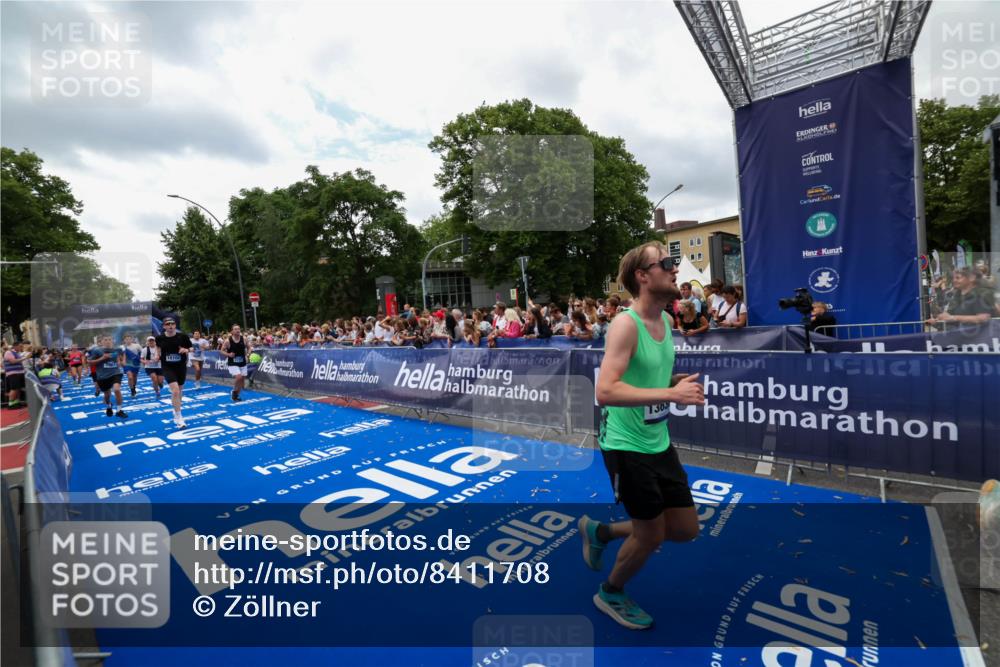 29.06.2025 - hella hamburg halbmarathon Zöllner http://msf.ph/oto/8411708 29.06.2025 10:46:13 Ziel 1569, 1759, 2590, 2707, 3087, 6388, 7450, 7961, 9585, 10796, 11094, 11125, 13630, 16136, 16466, 16475, 18702, 18797 meine-sportfotos.de
