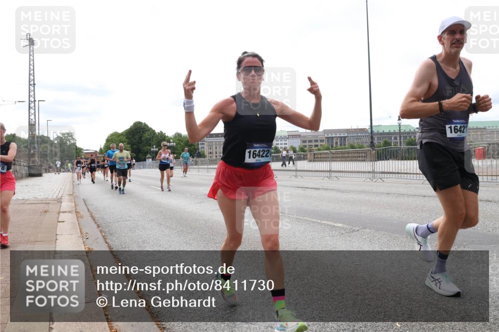29.06.2025 - hella hamburg halbmarathon Lena Gebhardt http://msf.ph/oto/8411730 29.06.2025 10:25:27 Lombardsbrücke 8, 16422, 16421, 1093, 1305, 1481, 1627, 1740, 2000, 2278, 3343, 3920, 3961, 3963, 4378, 5028, 5564, 5814, 6869, 7778, 8083, 8881, 8962, 9573, 9811, 9927, 10845, 10846, 11157, 11400, 11662, 11921, 12505, 13510, 13653, 13842, 14086, 14649, 14936, 15016, 15119, 15153, 15283, 15679, 16289, 16354, 16381, 16421, 16422, 17185, 17954 meine-sportfotos.de