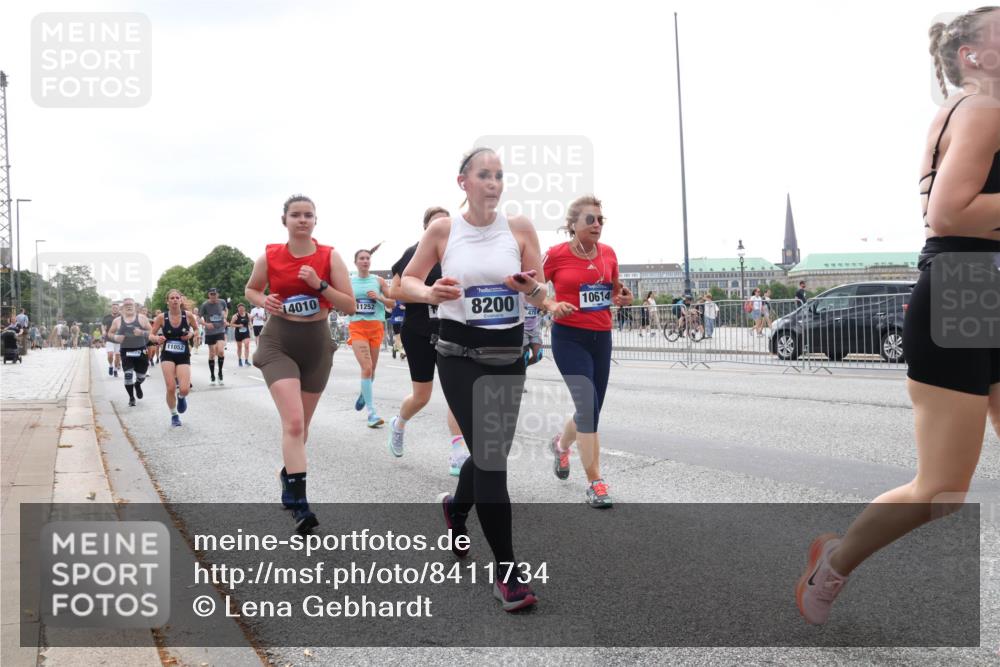 29.06.2025 - hella hamburg halbmarathon Lena Gebhardt http://msf.ph/oto/8411734 29.06.2025 10:51:10 Lombardsbrücke 14010, 11252, 8200, 10614, 1129, 1203, 1208, 1404, 1478, 1617, 1930, 2200, 2202, 2358, 2380, 2484, 2485, 2859, 3184, 3229, 3647, 3934, 4156, 4652, 4713, 4771, 4848, 4878, 4920, 5286, 5289, 5357, 5394, 5530, 6178, 6961, 7012, 7133, 7141, 7161, 7769, 7770, 7771, 7825, 8040, 8200, 8410, 8672, 8779, 8986, 9166, 9167, 9168, 9582, 9583, 9763, 10029, 10437, 10552, 10614, 10636, 11034, 11052, 11252, 11575, 11577, 12392, 12393, 14534 meine-sportfotos.de