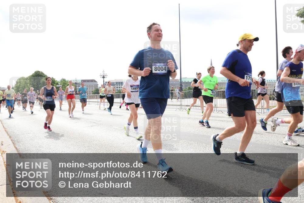 29.06.2025 - hella hamburg halbmarathon Lena Gebhardt http://msf.ph/oto/8411762 29.06.2025 10:41:52 Lombardsbrücke 16364, 14939, 8004, 95, 171, 645, 11131, 1039, 1314, 1509, 1536, 1542, 1623, 1648, 1712, 1752, 2145, 2153, 2258, 2523, 2974, 3276, 3326, 3344, 3459, 3460, 3568, 3623, 4329, 4415, 4541, 4610, 4735, 4736, 4787, 5432, 5671, 5942, 6136, 6137, 6153, 6320, 6430, 6436, 6450, 6618, 6793, 6837, 6846, 6894, 7022, 7023, 7477, 7955, 7968, 8004, 8162, 8163, 8300, 8301, 8443, 8848, 8897, 8908, 9008, 9223, 9467, 9588, 10027, 10348, 10483, 10623, 11011, 11166 meine-sportfotos.de
