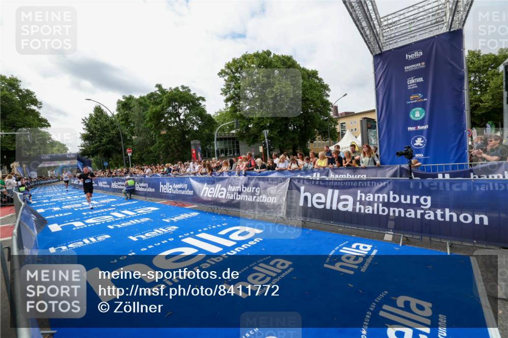 29.06.2025 - hella hamburg halbmarathon Zöllner http://msf.ph/oto/8411772 29.06.2025 10:22:44 Ziel 2618, 18897 meine-sportfotos.de