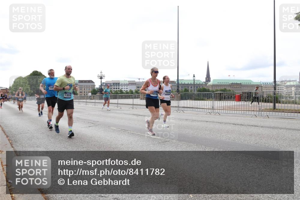 29.06.2025 - hella hamburg halbmarathon Lena Gebhardt http://msf.ph/oto/8411782 29.06.2025 10:25:31 Lombardsbrücke 15119, 1045, 5016, 13510, 15283, 1093, 1305, 1481, 1627, 2000, 2278, 3343, 3765, 3920, 3961, 3963, 4378, 5028, 5564, 5814, 6869, 7778, 8083, 8881, 8962, 9811, 9927, 10104, 10845, 10846, 11157, 11662, 11699, 11921, 12074, 12505, 13510, 13653, 13842, 14086, 14649, 14936, 15016, 15119, 15153, 15283, 15679, 16289, 16354, 16381, 16421, 16422, 16927 meine-sportfotos.de