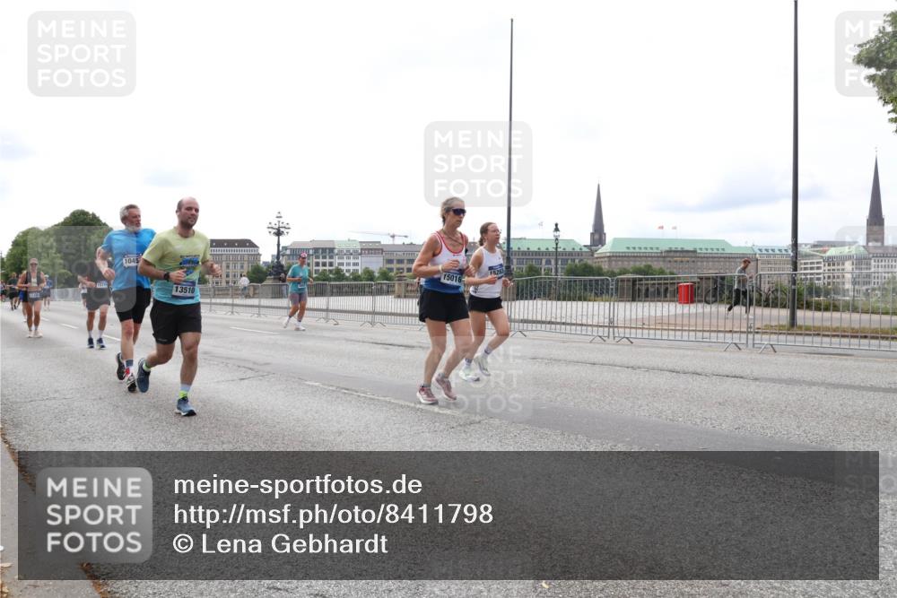 29.06.2025 - hella hamburg halbmarathon Lena Gebhardt http://msf.ph/oto/8411798 29.06.2025 10:25:31 Lombardsbrücke 15119, 1045, 15016, 13510, 15283, 1093, 1305, 1481, 1627, 2000, 2278, 3343, 3765, 3920, 3961, 3963, 4378, 5028, 5564, 5814, 6869, 7778, 8083, 8881, 8962, 9811, 9927, 10104, 10845, 10846, 11157, 11662, 11699, 11921, 12074, 12505, 13510, 13653, 13842, 14086, 14649, 14936, 15016, 15119, 15153, 15283, 15679, 16289, 16354, 16381, 16421, 16422, 16927 meine-sportfotos.de