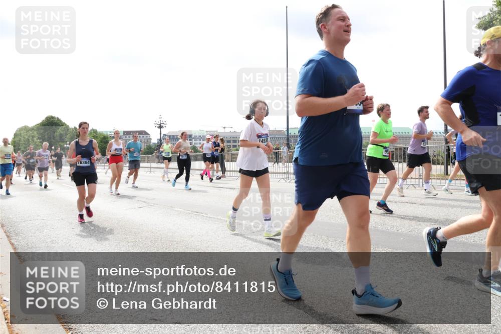 29.06.2025 - hella hamburg halbmarathon Lena Gebhardt http://msf.ph/oto/8411815 29.06.2025 10:41:53 Lombardsbrücke 16364, 1039, 1314, 1509, 1536, 1542, 1623, 1648, 1712, 1752, 2145, 2153, 2258, 2523, 2974, 3276, 3326, 3344, 3459, 3460, 3568, 3623, 4329, 4415, 4541, 4610, 4735, 4736, 4787, 5432, 5671, 6136, 6137, 6153, 6320, 6430, 6436, 6450, 6618, 6837, 6846, 7022, 7023, 7477, 7955, 7968, 8004, 8162, 8163, 8300, 8301, 8443, 8848, 8897, 8908, 9008, 9223, 9467, 9588, 10027, 10348, 10483, 10623, 11011, 11166 meine-sportfotos.de