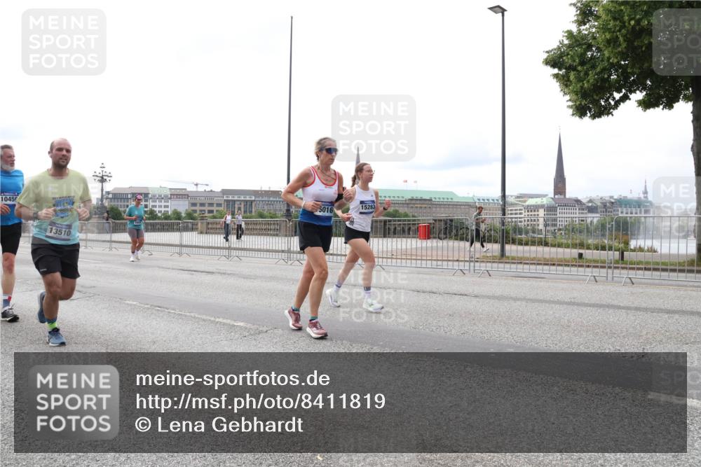 29.06.2025 - hella hamburg halbmarathon Lena Gebhardt http://msf.ph/oto/8411819 29.06.2025 10:25:31 Lombardsbrücke 10459, 13510, 5016, 15283, 1093, 1305, 1481, 1627, 2000, 2278, 3343, 3765, 3920, 3961, 3963, 4378, 5028, 5564, 5814, 6869, 7778, 8083, 8881, 8962, 9811, 9927, 10104, 10845, 10846, 11157, 11662, 11699, 11921, 12074, 12505, 13510, 13653, 13842, 14086, 14649, 14936, 15016, 15119, 15153, 15283, 15679, 16289, 16354, 16381, 16421, 16422, 16927 meine-sportfotos.de