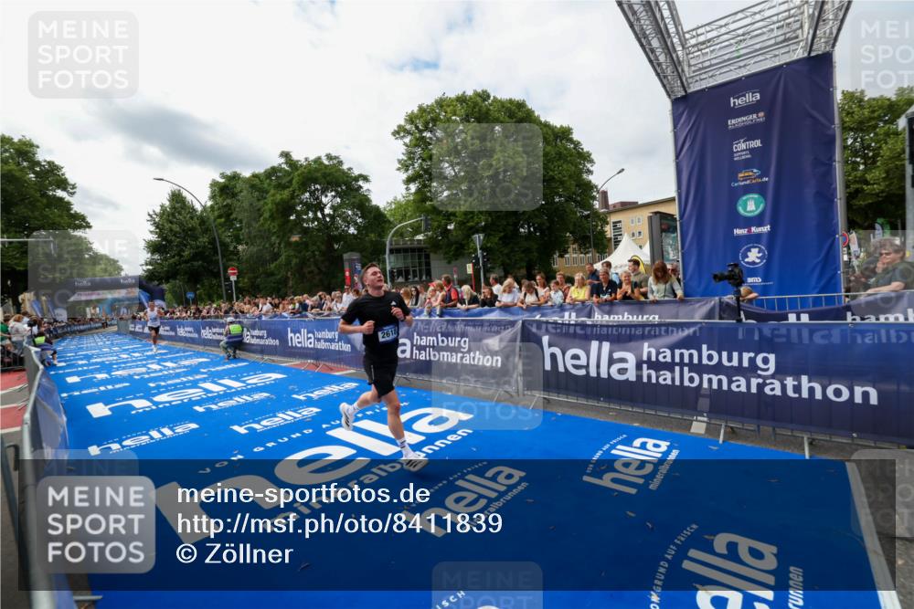 29.06.2025 - hella hamburg halbmarathon Zöllner http://msf.ph/oto/8411839 29.06.2025 10:22:46 Ziel 2618, 18897 meine-sportfotos.de