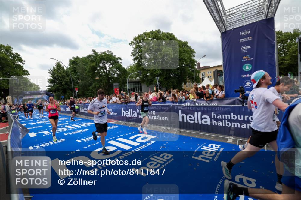 29.06.2025 - hella hamburg halbmarathon Zöllner http://msf.ph/oto/8411847 29.06.2025 10:46:17 Ziel 1569, 1759, 2048, 2590, 2707, 3056, 3087, 4949, 6388, 7450, 9497, 10796, 11094, 11125, 16136, 16466, 16475, 17190, 18797 meine-sportfotos.de
