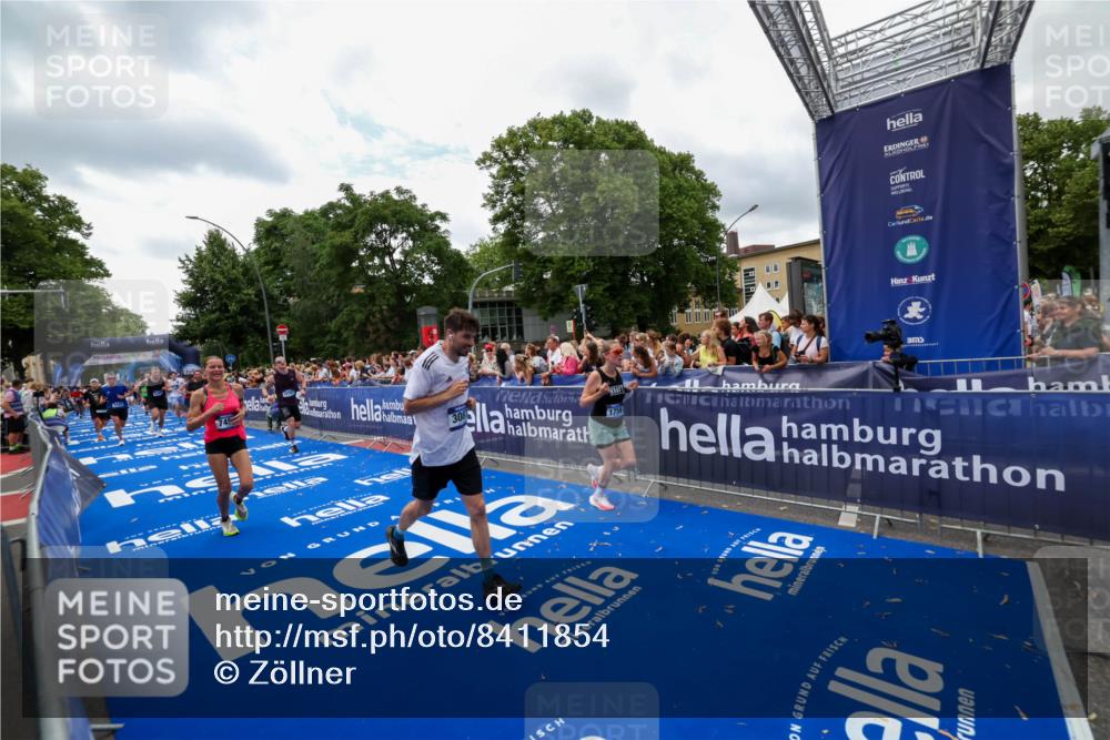 29.06.2025 - hella hamburg halbmarathon Zöllner http://msf.ph/oto/8411854 29.06.2025 10:46:17 Ziel 1569, 1759, 2048, 2590, 2707, 3056, 3087, 4949, 6388, 7450, 9497, 10796, 11094, 11125, 16136, 16466, 16475, 17190, 18797 meine-sportfotos.de